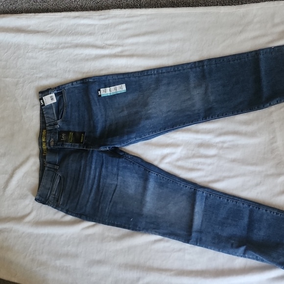 Lee Men's Extreme Motion Athletic Taper Jean 38w x 32l - Picture 4 of 5